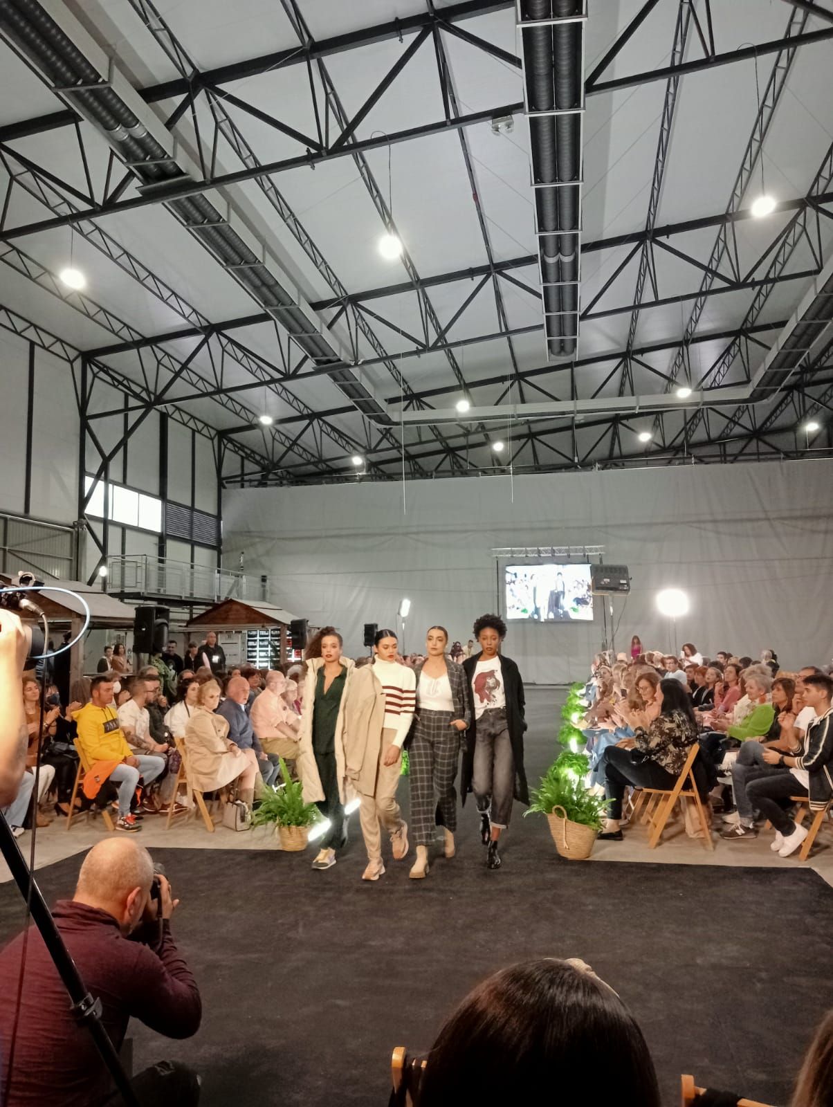 La pasarela de la moda de Laviana, un éxito con 400 participantes