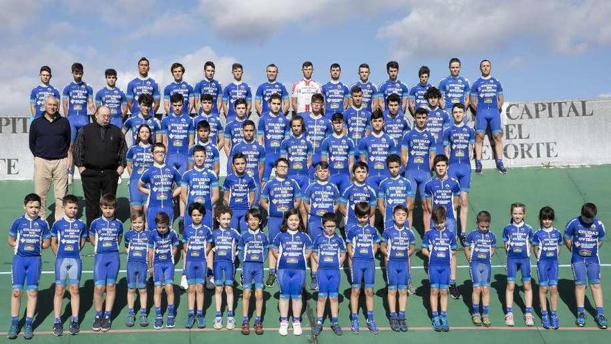 El Club Ciclista Colloto presenta a sus equipos