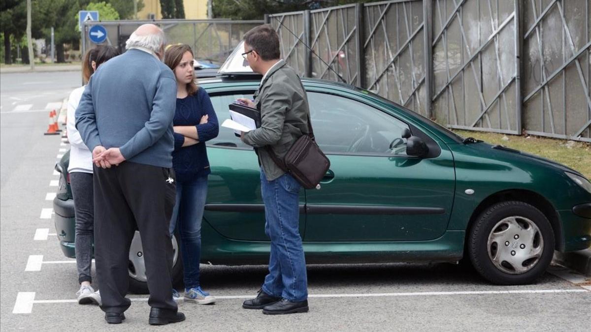 zentauroepp22249698 barcelona 26 de abril del 2013  un examinador  el se or en t181123135354