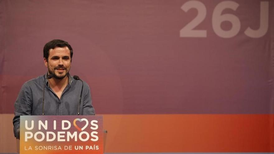 Garzón apoyará a Sánchez si compromete un programa social