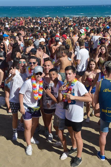 Fiesta de carnaval en la playa