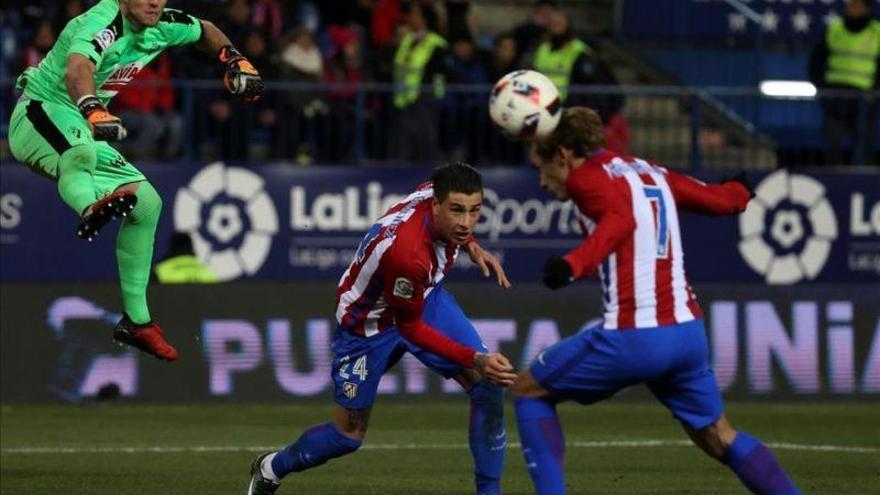 El Atlético golea al Eibar y acaricia las semifinales (3-0)