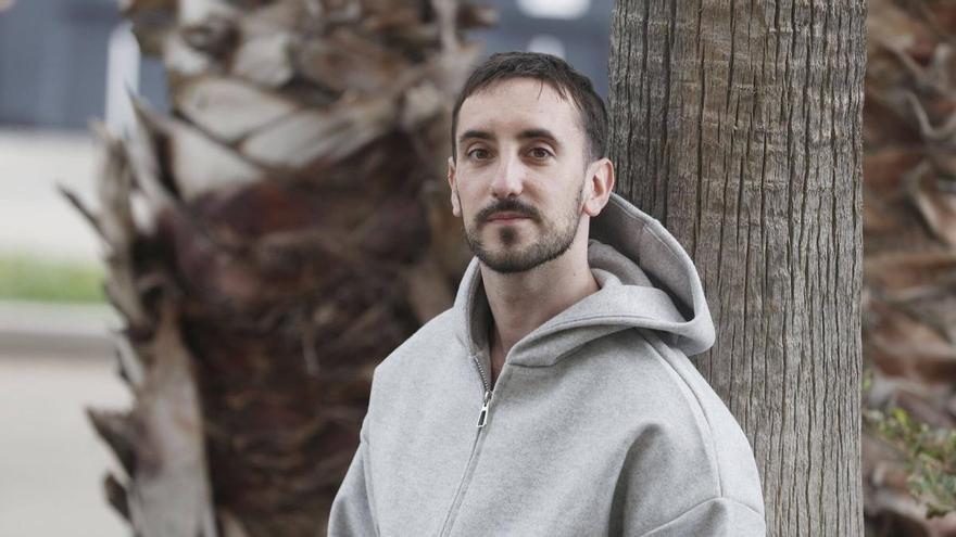 VÍDEO | Entrevista a Gil Pratsobrerroca, autor de 'El joc del silenci'