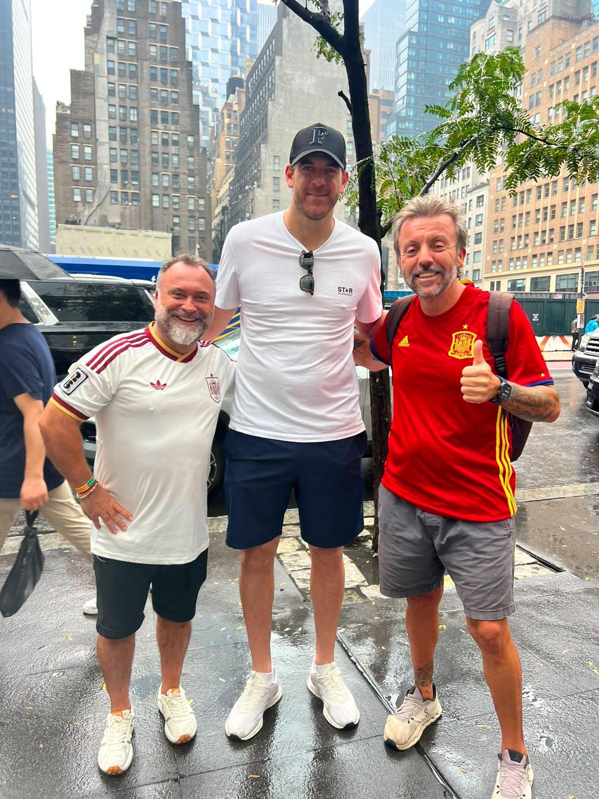 Fernando Puig, Emilio Gálvez, Julio Paulo, Fernando Roca y Álex Cabezas, aficionados castellonenses en la final del Mundial 2026, junto al tenista argentino Juan Martín del Potro.