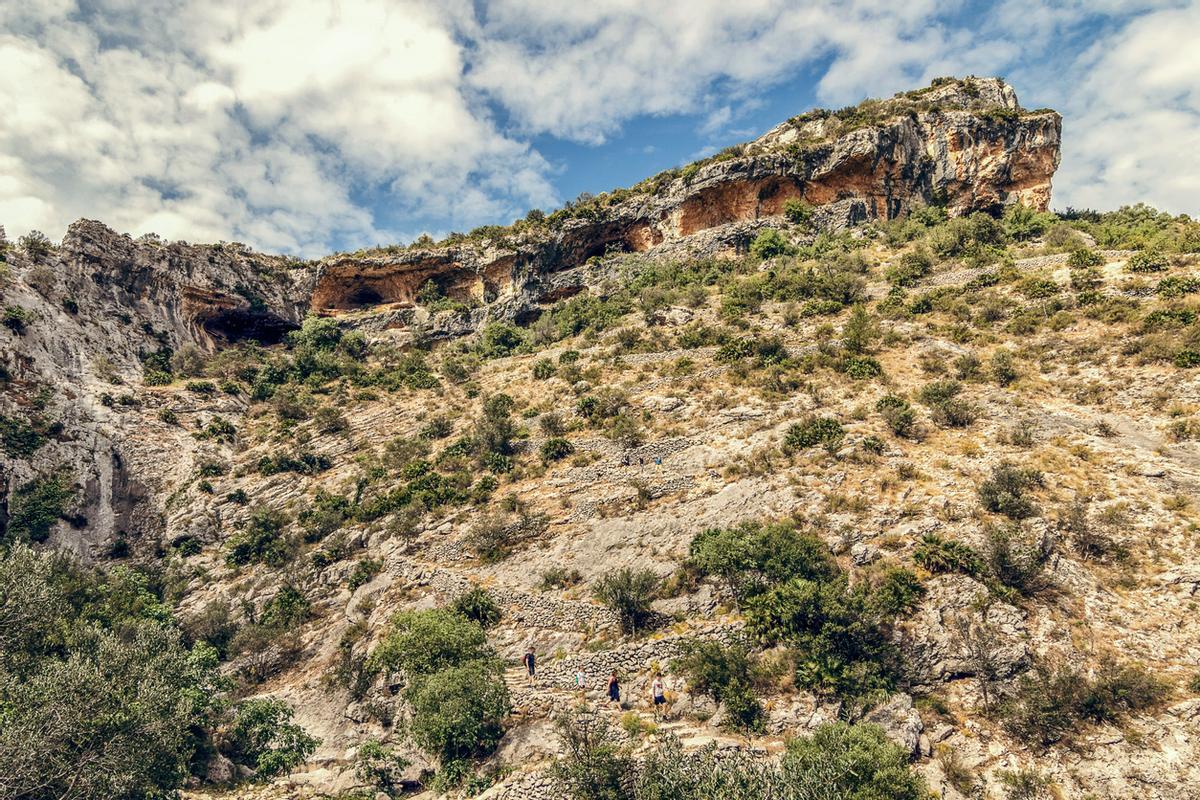 El Gran Cañón de Alicante: la ruta de casi 14 kilómetros y 6800 escalones que atraviesa el interior de Alicante