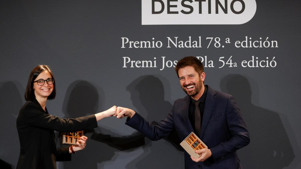 La periodista madrileña Inés Martín Rodrigo gana el 78 Premio Nadal de novela y Toni Cruayes el 54 Josep Pla  de prosa en catalán.