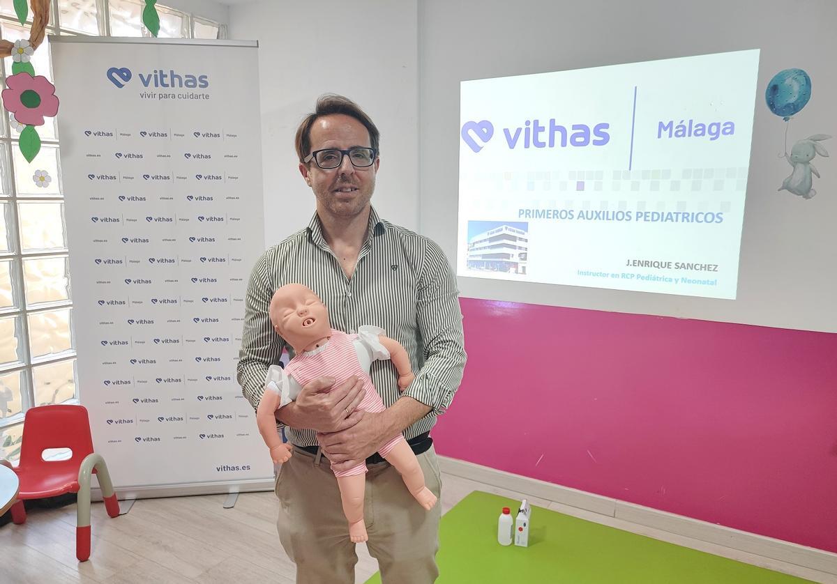 Doctor Enrique Sánchez pediatra Vithas Málaga