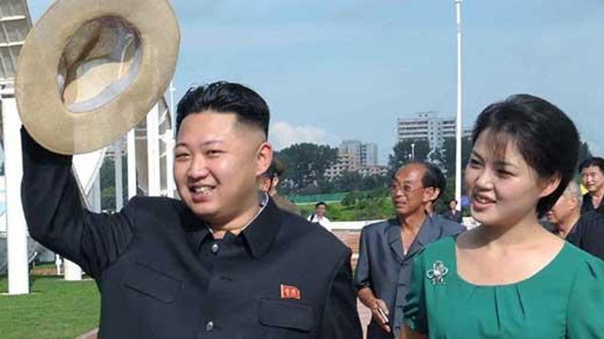 Kim Jong-Un, con su esposa Ri Sol-Ju.