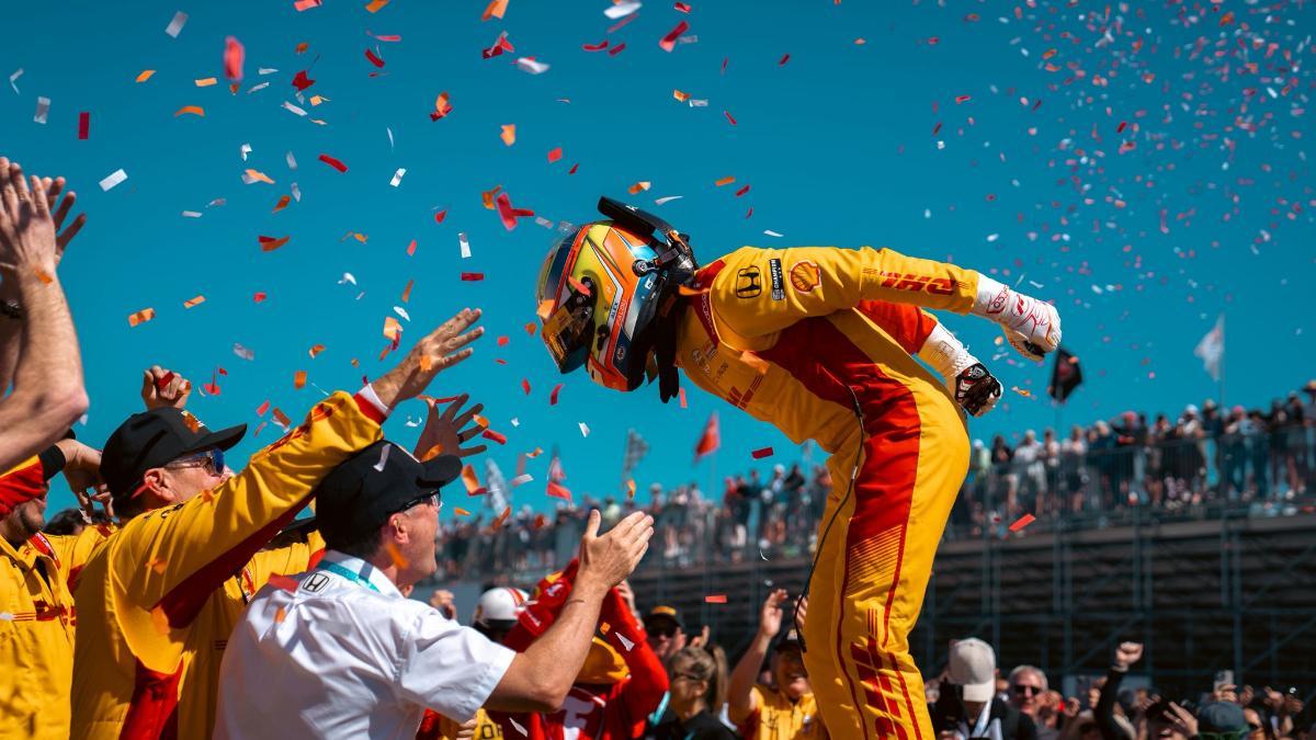 Palou celebra su truinfo en St. Pettersburg