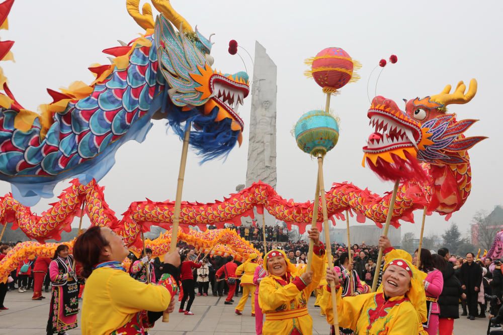 Las celebraciones por la entrada del Año Nuevo chino ha llenado de color ciudades como Pekín y Sichuan, así como otros núcleos de Asia, como Bangkok y Manila.
