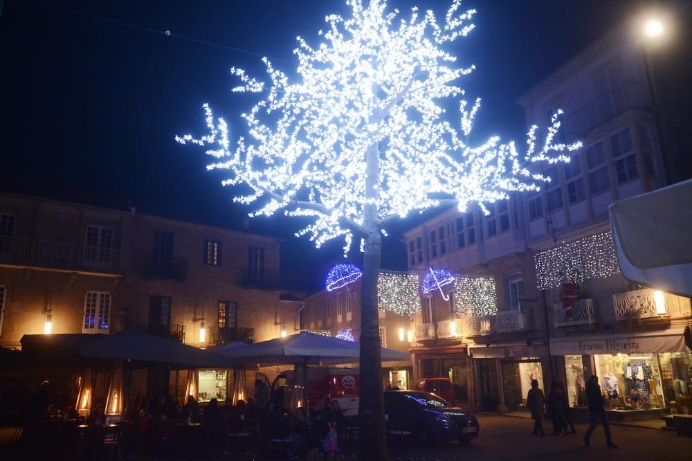 Iluminación navideña en Pontevedra. // Rafa Vázquez