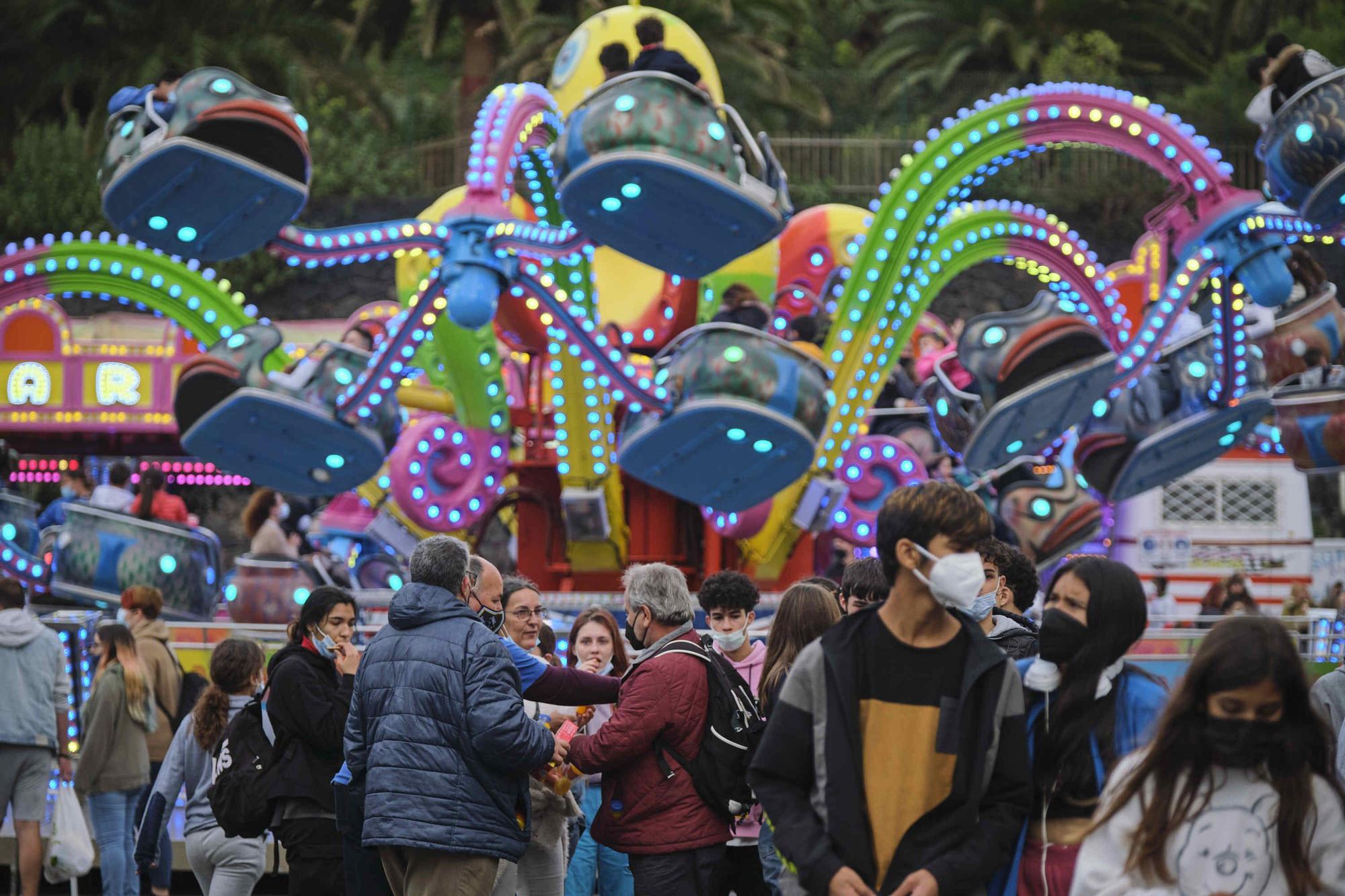 Visita al recinto de la feria de atracciones solidaria