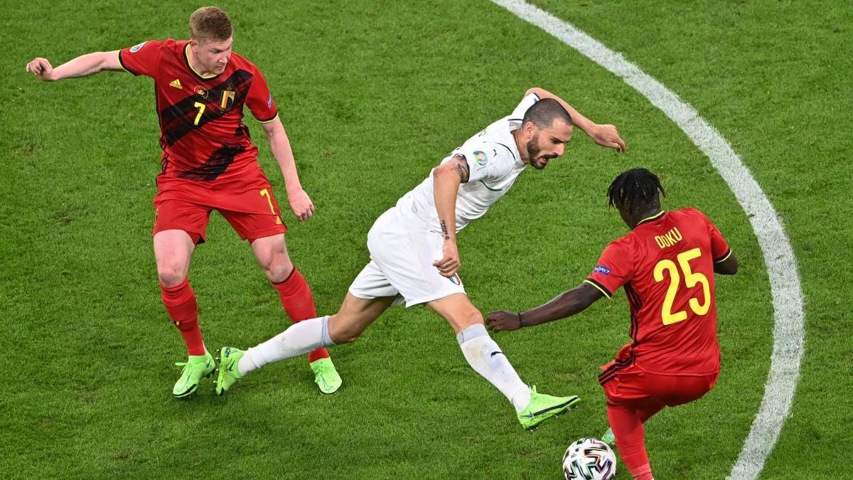 Jérémy Doku, en una acción del Mundial con Bélgica junto a De Bruyne