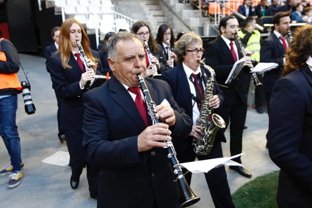 'L'entrà' de la Unión Musical Alcublana recibe a los héroes del Camp Nou