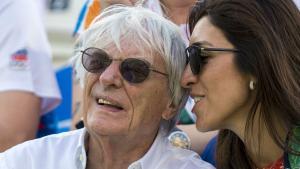 Bernie Ecclestone y su esposa, Bibiana Flosi, en las gradas del Holanda-Venezuela de voley playa femenino de los Juegos Olímpicos de Río, este sábado.