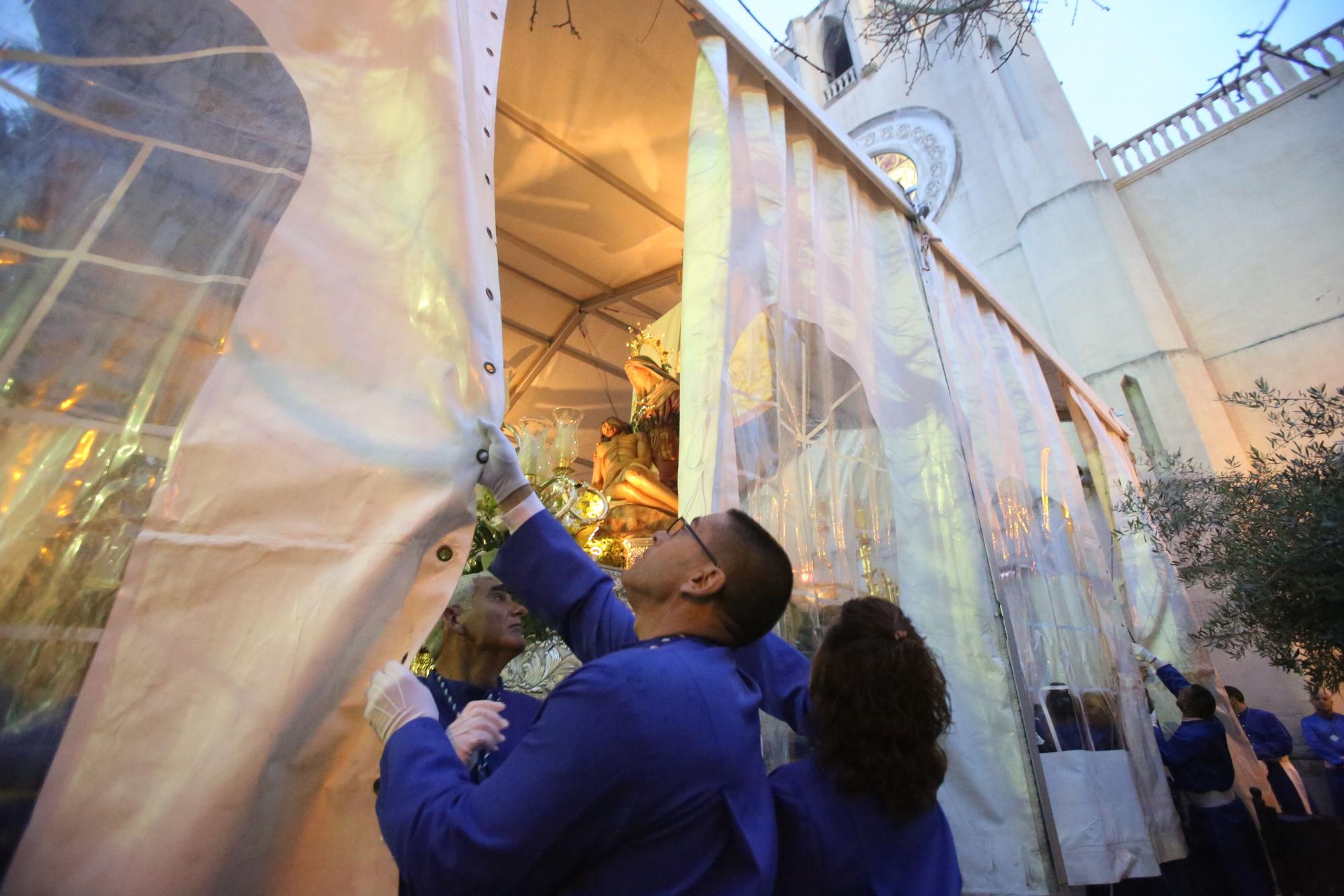 La Virgen en 2019 en una carpa. No salió la procesión por la lluvia