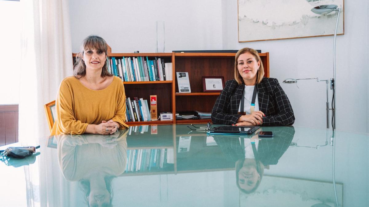 Leticia Padilla (i) y Astrid Pérez.