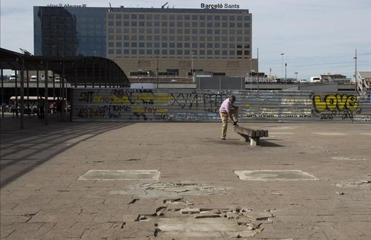 Aspecte de la plaça dels Països Catalans abans de començar els treballs.