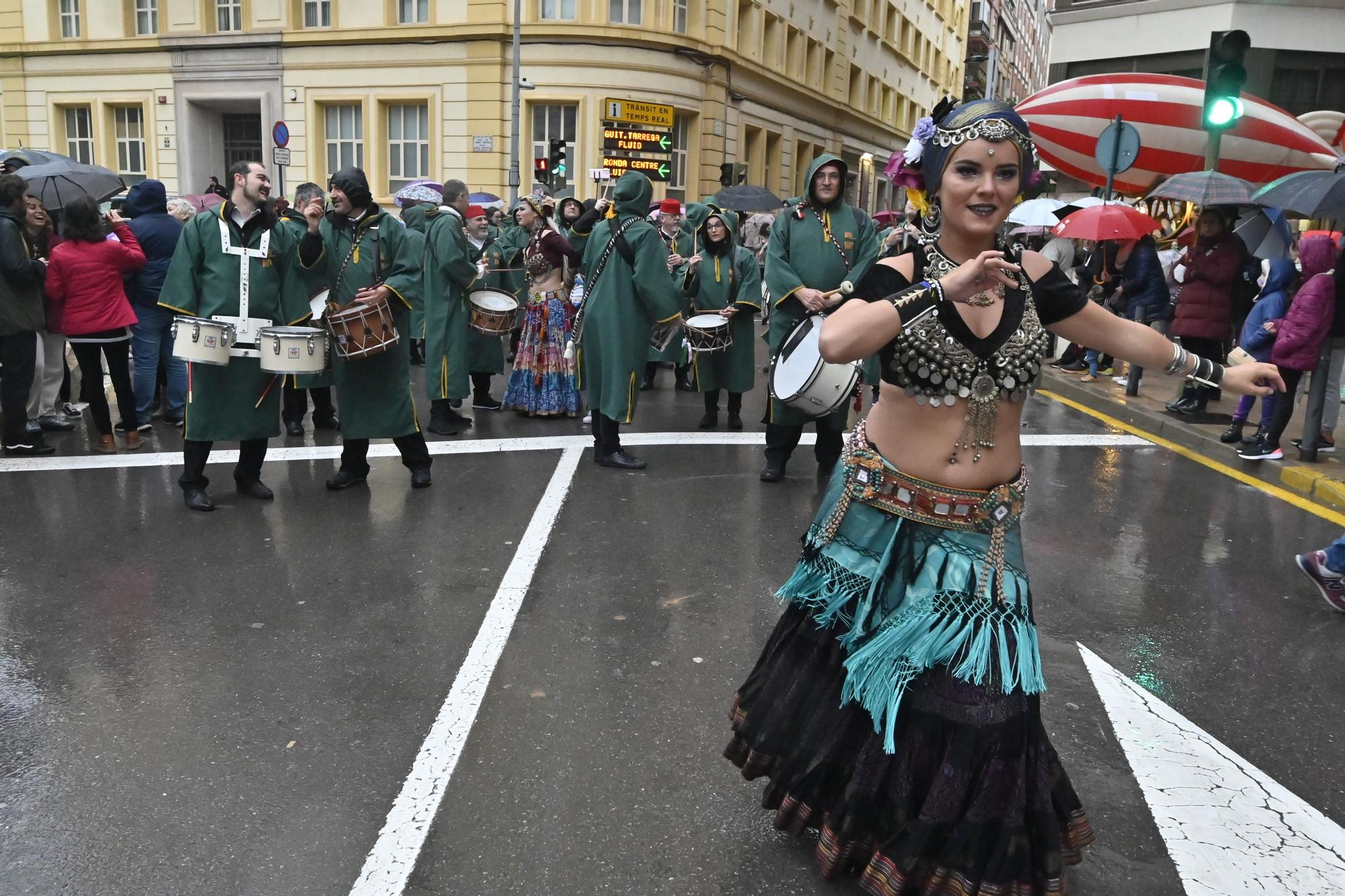 Teatro y música en el desfile de animación de la Magdalena