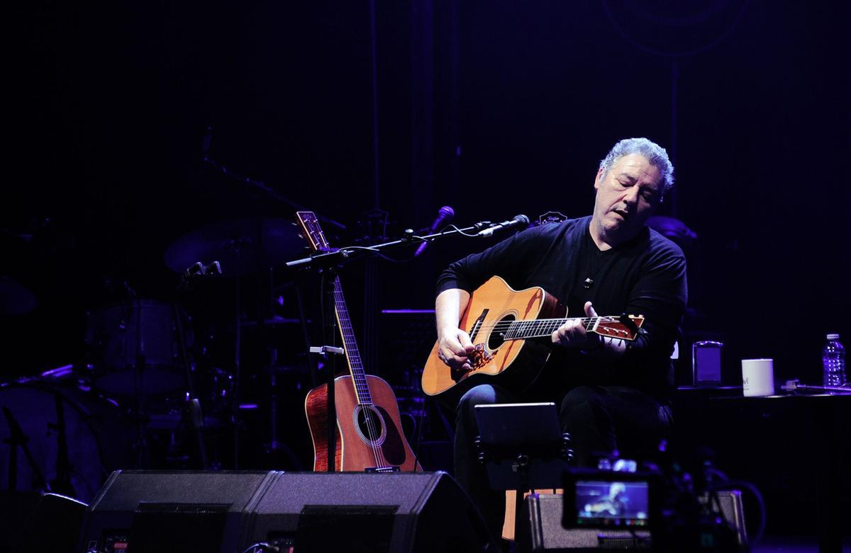 Carlos Goñi, fundador de Revólver, llegará a Pontevedra en el marco de la gira con su álbum LA 03 010.