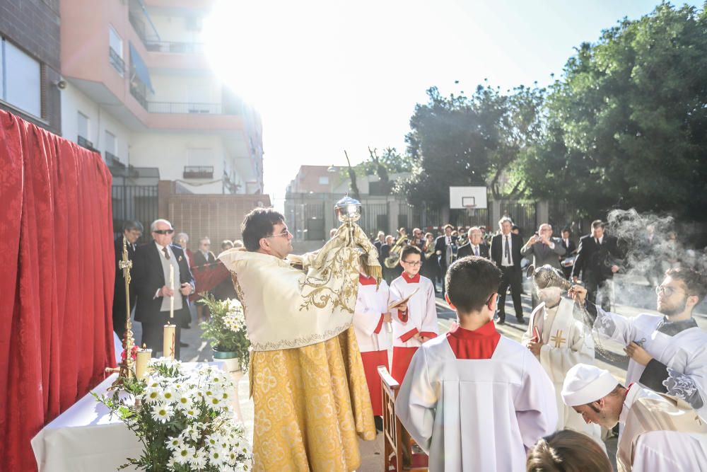 La imagen de San Vicente portada a hombros exclusivamente por varones salió en procesión por las calles de Callosa de Segura, como es tradición cada segundo lunes de Pascua