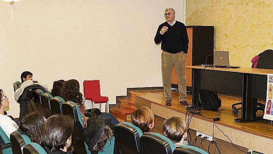 Francisco Álvarez, durante su intervención en la charla.