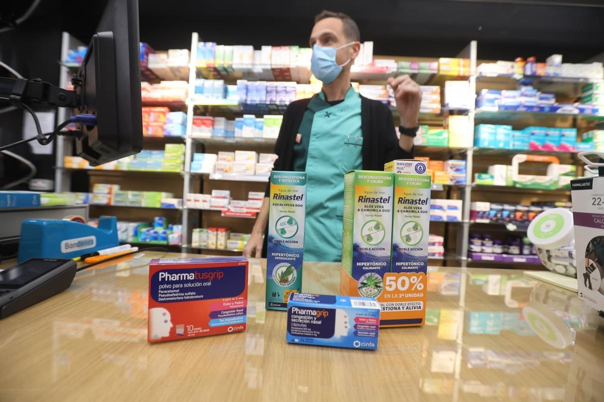 Los farmacéuticos no dan abasto ante la gran demanda de productos contra la gripe