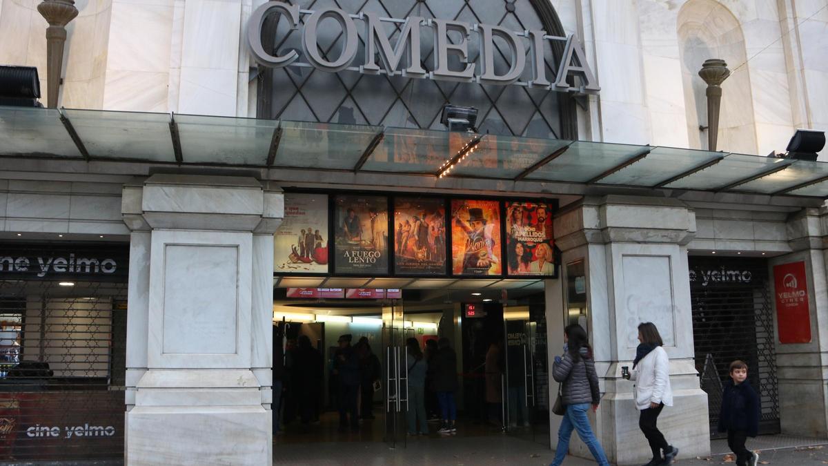 L'entrada del cine Yelmo Comedia unes hores abans del seu tancament definitiu