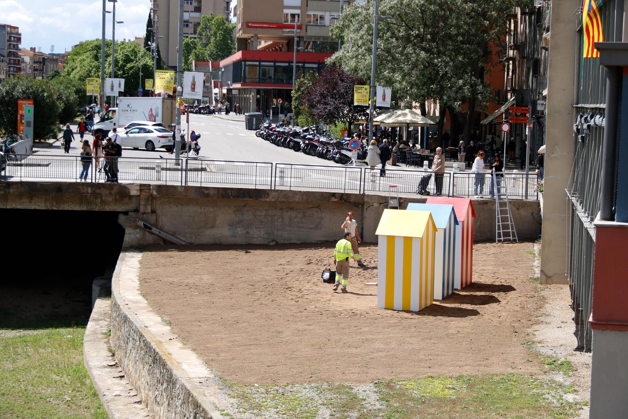 Preparació dels muntatges de 'Girona, Temps de Flors'