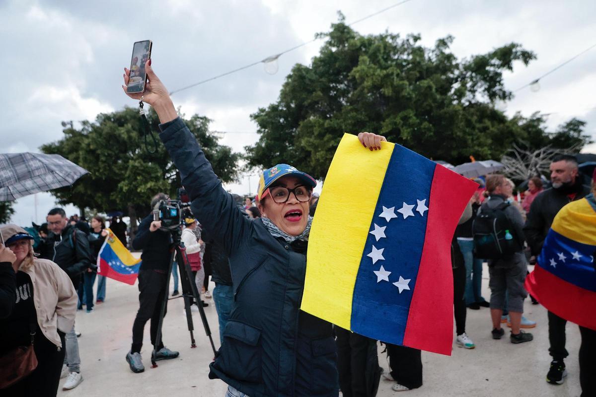Concentración contra Maduro en plaza de España