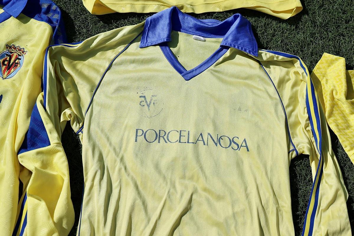 Galería | Las mejores imágenes de la espectacular colección de camisetas retro del Villarreal de Josep Cabrera