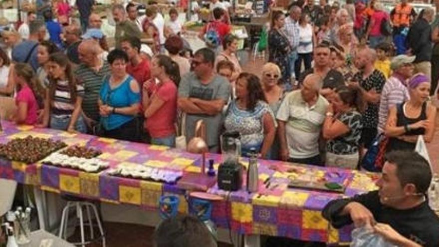 Imagen de la primer edición del Mercadillo del Agricultor de Arona.