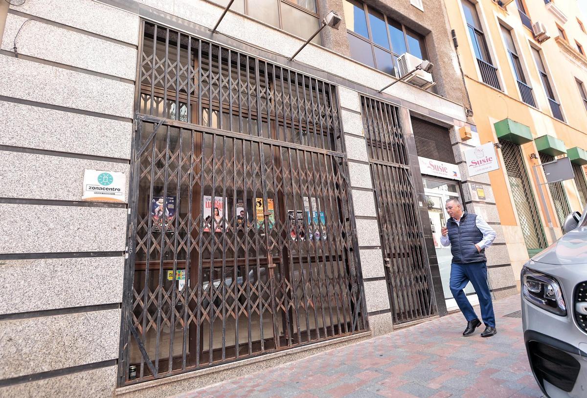 Local vacío en la calle Imeldo Serís, en la zona centro de Santa Cruz de Tenerife.