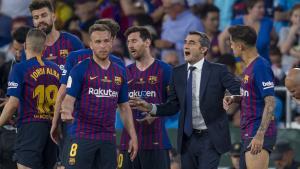 Ernesto Valverde, rodeado de sus jugadores.