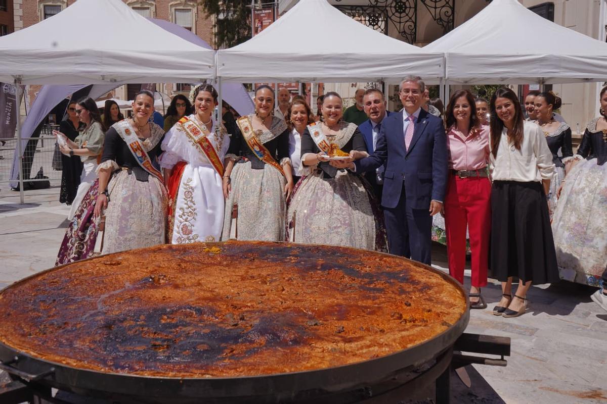 Las candidatas a Reina Mayor y Damas de las Fiestas de Elche 2026 durante las convivencias