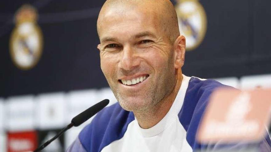 Zidane, durante la rueda de prensa de ayer. // Efe