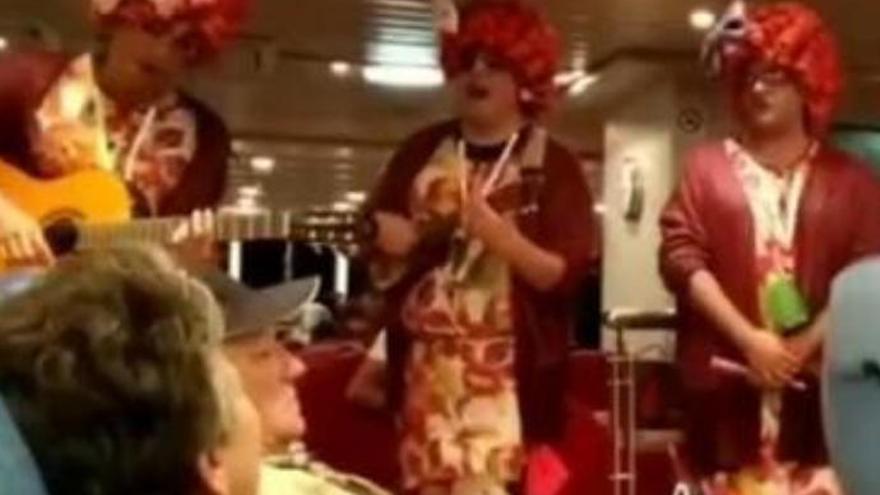 Carnaval 2019 | La Chirimurga del Timple ameniza el viaje en barco