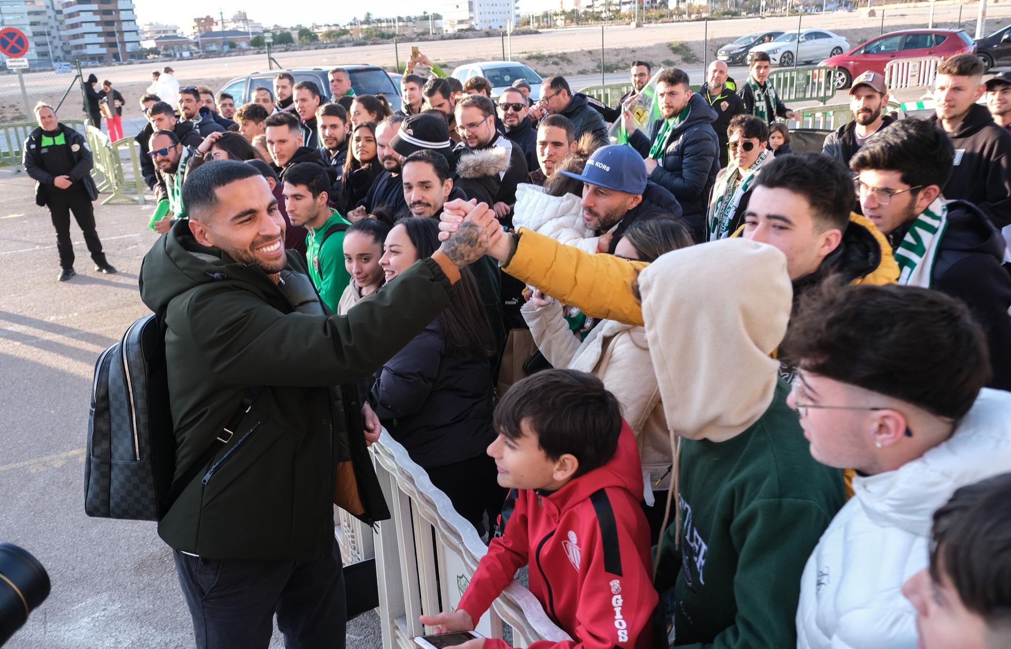 Así ha despedido la afición del Elche CF a la plantilla en su partida hacia Sevilla