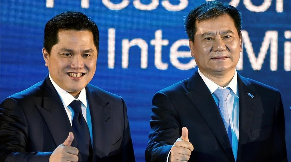 crmartinez34170365 suning s chairman zhang jindong  r  and inter mila160606115152