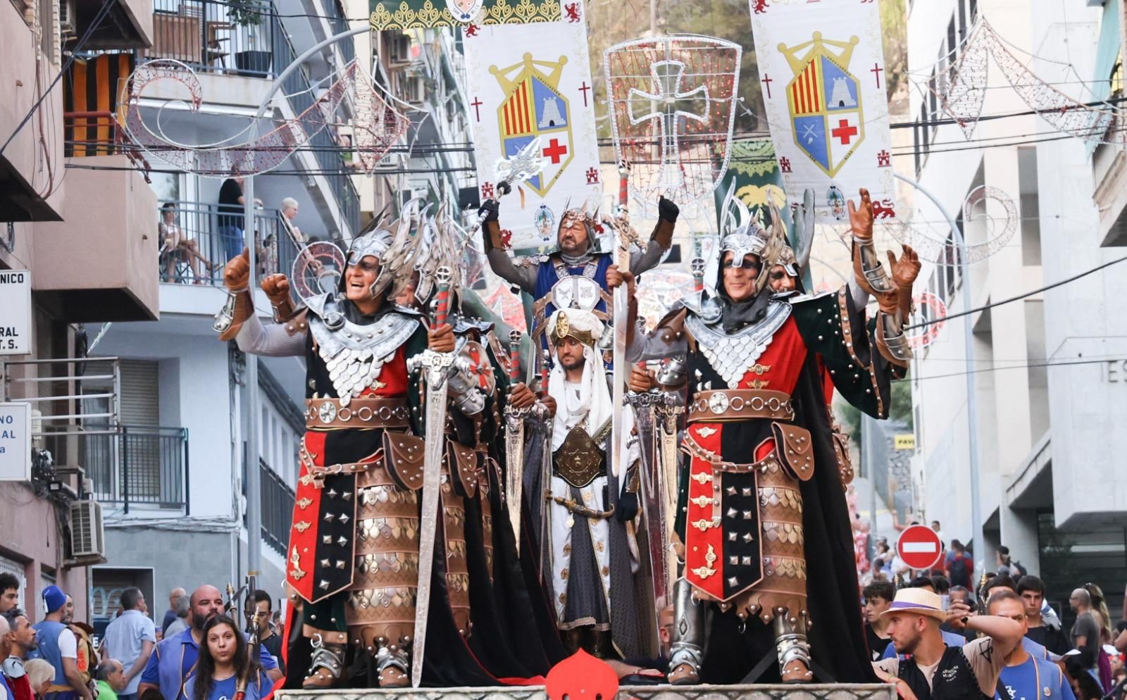 Imágenes del desfile de la entrada cristiana en San Blas