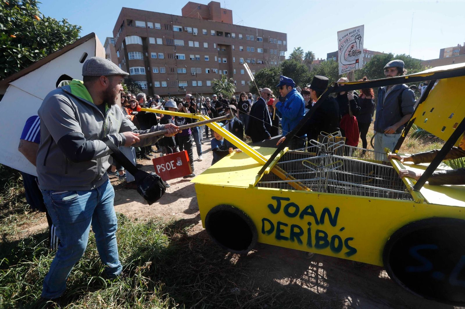 Manifestación de Cuidem Benimaclet contra el PAI