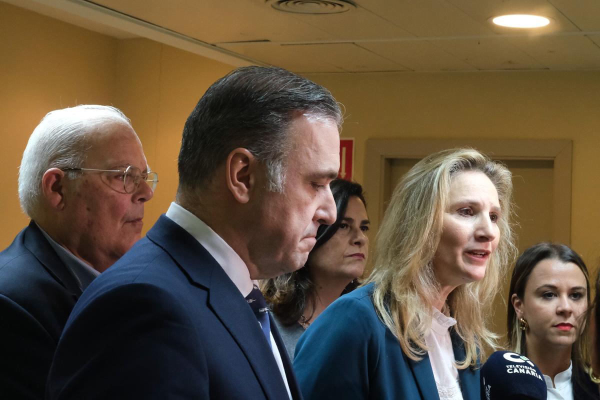 La portavoz en materia de Vivienda del Grupo Popular en el Senado, Paloma Martín; junto a la senadora autonómica del PP por Canarias, Rosa Viera; y la secretaria ejecutiva de Vivienda de los populares a nivel autonómico, Jennifer Curbelo, celebran un encuentro de trabajo con representantes del sector para dar a conocer el Plan nacional de Vivienda del Partido Popular.