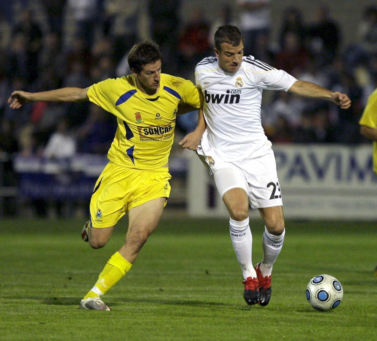 Van der Vaart no pudo evitar un ridículo histórico del Madrid en Santo Domingo