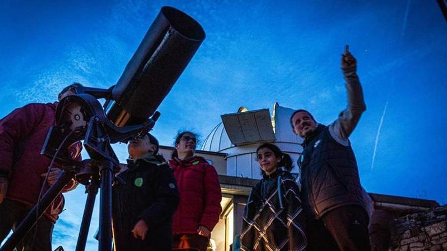 L’observació dels estels atreu nombrosos visitants / Dani Casas