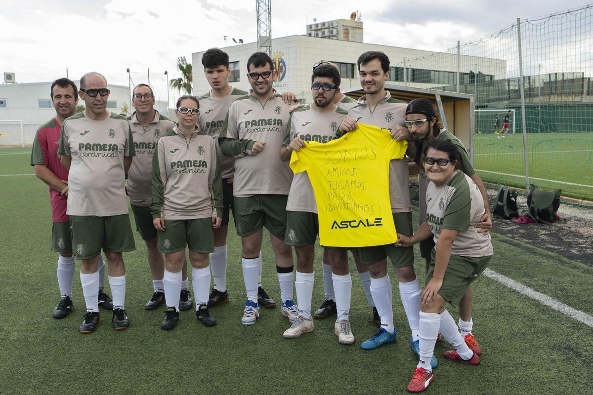Gerard Moreno visitó al equipo EDI del Villarreal.
