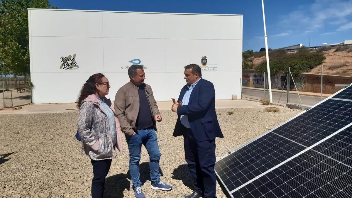 El alcalde Claramunt visita la planta de ósmosis de Global Omnium en Albalat.