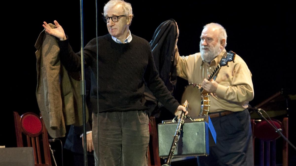 Woody Allen, con su clarinete, en el Niemeyer, en  la noche del 25 de marzo de 2011.