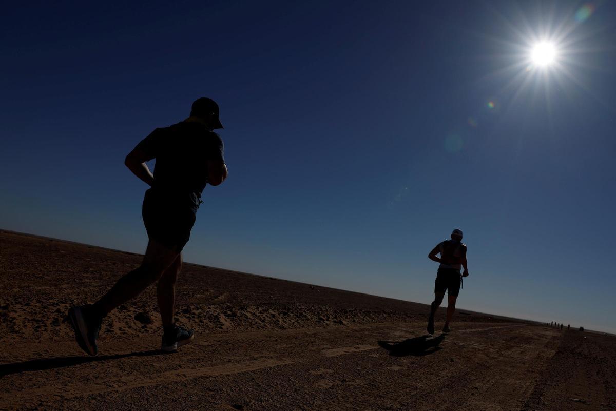 Imágenes de la 23ª edición del Sahara Marathon, en Argelia.