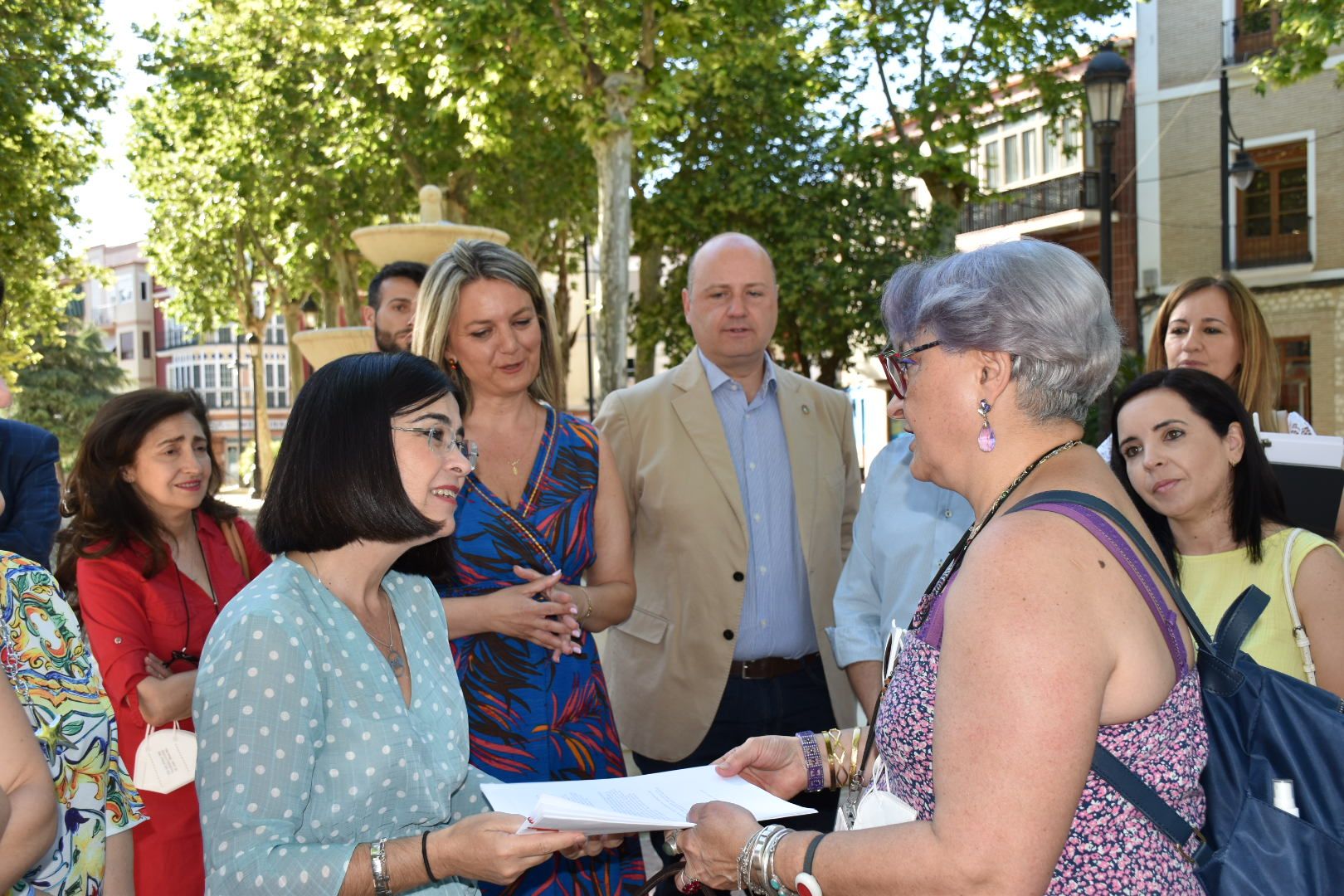 Ministra de Sanidad en Lucena (Córdoba).