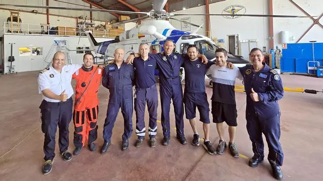 Un día con el «Pesca 1», el helicóptero de Gardacostas de Galicia
